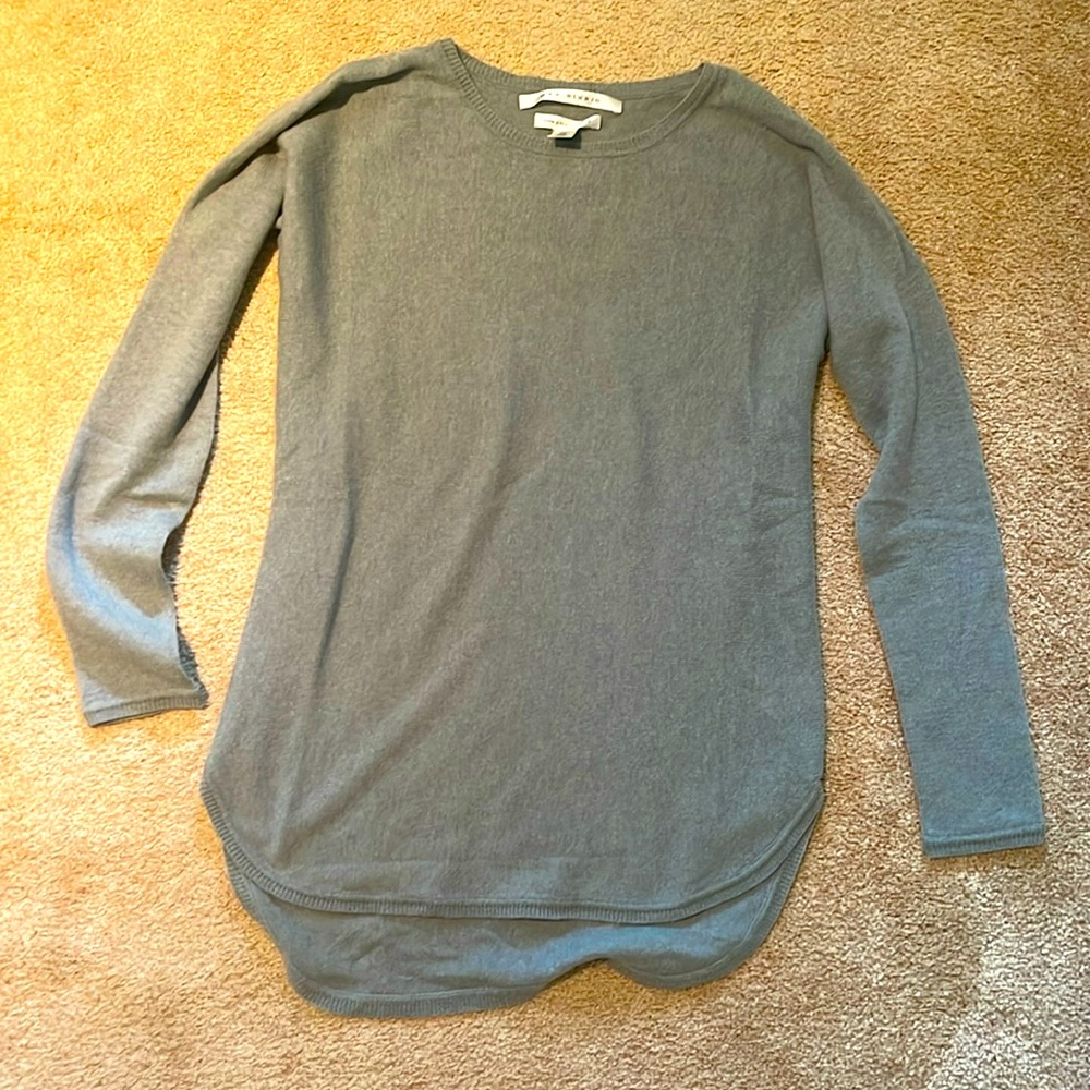 Max studio sweater